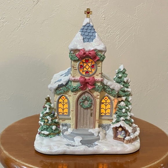 PRECIOUS MOMENTS CHRISTMAS VILLAGE COLLECTION “HOLY NIGHT CHAPEL” - Picture 1 of 14